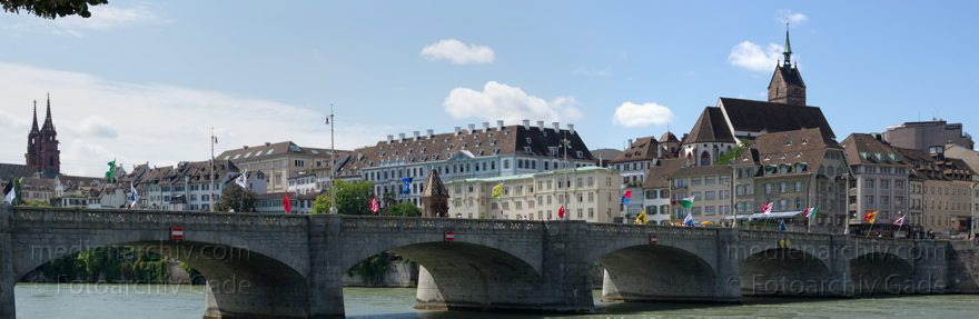 Schweiz. Basel. Fluss  Rhein
21. 6. 2011. Schweiz. Basel. Fluss Rhein. Rheinufer. (Panorama aus mehreren Einzelbildern)
Schlüsselwörter: 2011;Basel;Basilea;Bâle;Fluss;Panorama;Rhein;Rheinufer;River;Schweiz;Switzerland
