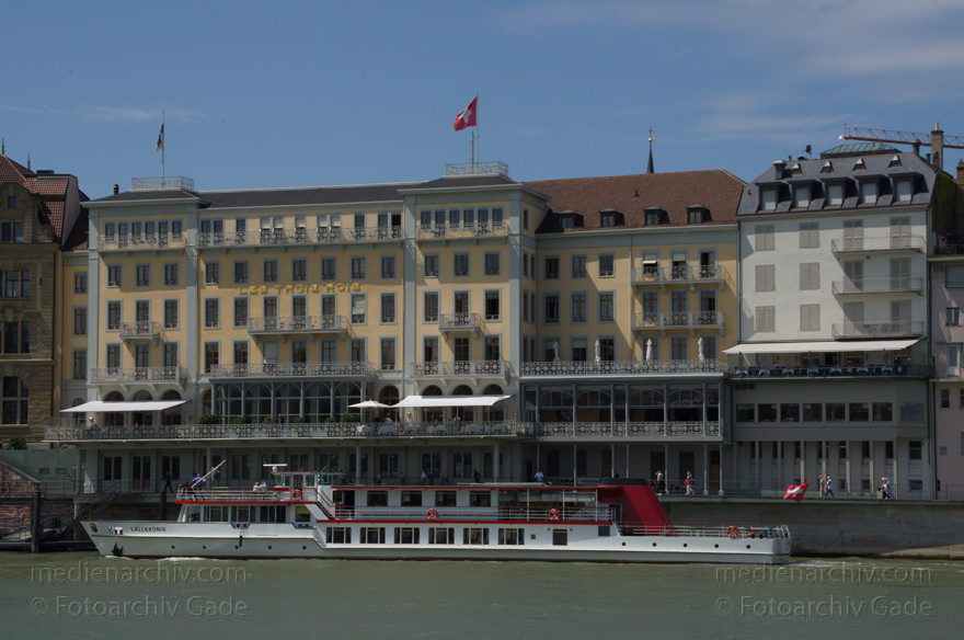Schweiz. Basel. Am Fluss Rhein
21. 6. 2011. Schweiz. Basel. Am Fluss Rhein
Schlüsselwörter: 2011;Basel;Basilea;Boote;Bâle;Fluss;Rhein;River;Schiffe;Schweiz;Switzerland