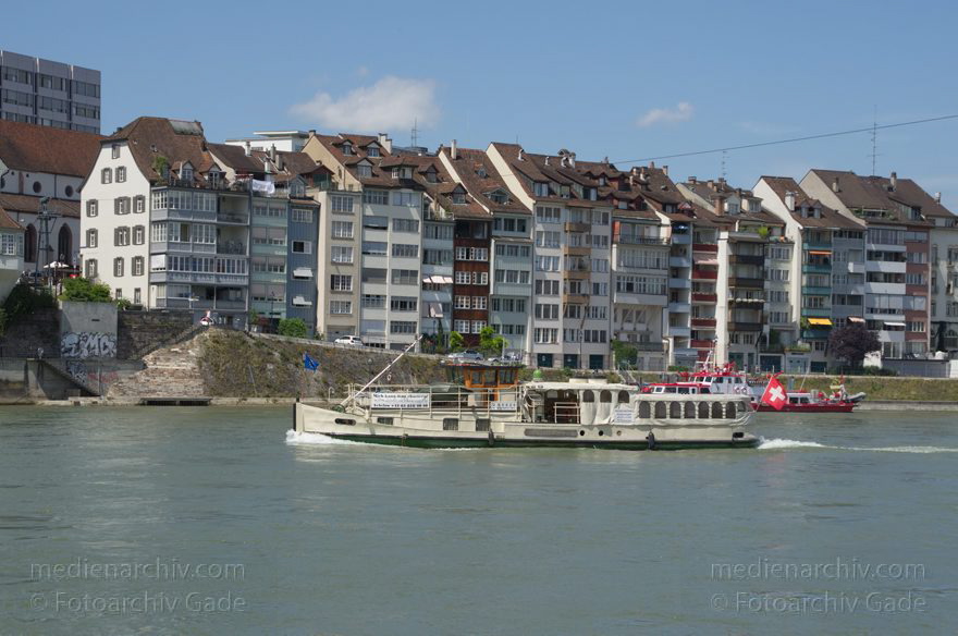 Schweiz. Basel. Am Fluss Rhein
21. 6. 2011. Schweiz. Basel. Am Fluss Rhein
Schlüsselwörter: 2011;Basel;Basilea;Boote;Bâle;Fluss;Rhein;River;Schiffe;Schweiz;Switzerland
