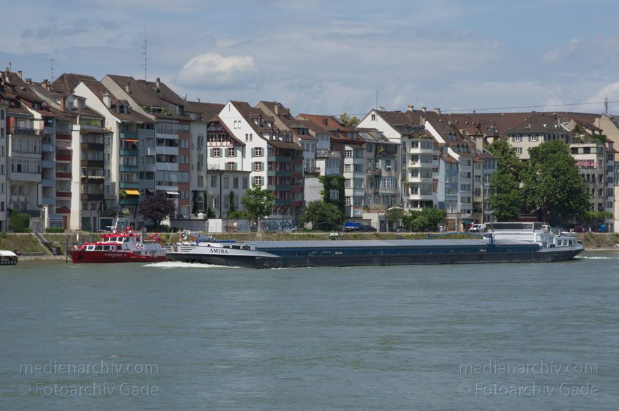 Schweiz. Basel. Am Fluss Rhein
21. 6. 2011. Schweiz. Basel. Am Fluss Rhein
Schlüsselwörter: 2011;Basel;Basilea;Boote;Bâle;Fluss;Rhein;River;Schiffe;Schweiz;Switzerland