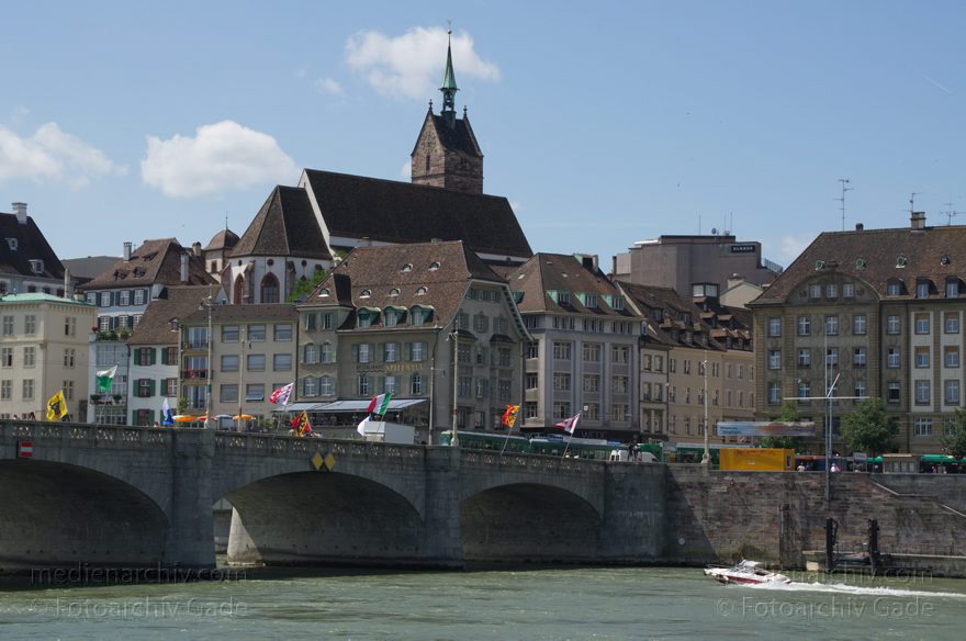 Schweiz. Basel. Am Fluss Rhein
21. 6. 2011. Schweiz. Basel. Am Fluss Rhein
Schlüsselwörter: 2011;Basel;Basilea;Boote;Bâle;Fluss;Rhein;River;Schiffe;Schweiz;Switzerland