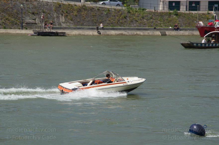 Schweiz. Basel. Am Fluss Rhein
21. 6. 2011. Schweiz. Basel. Am Fluss Rhein
Schlüsselwörter: 2011;Basel;Basilea;Boote;Bâle;Fluss;Rhein;River;Schiffe;Schweiz;Switzerland