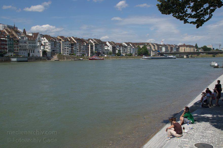 Schweiz. Basel. Am Fluss Rhein
21. 6. 2011. Schweiz. Basel. Am Fluss Rhein
Schlüsselwörter: 2011;Basel;Basilea;Bâle;Fluss;Rhein;River;Schweiz;Switzerland