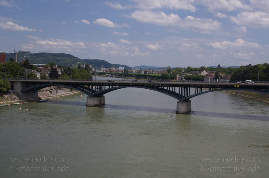 Schweiz. Basel. Am Fluss Rhein
21. 6. 2011. Schweiz. Basel. Am Fluss Rhein
Schlüsselwörter: 2011;Basel;Basilea;Bâle;Fluss;Rhein;River;Schweiz;Switzerland