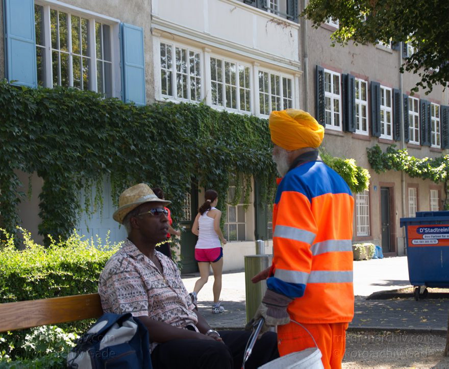 Schweiz. Basel. Reinigungskraft mit Turban. Migranten. Einwanderer
2. 8. 2011. Schweiz. Basel. Reinigungskraft mit Turban. Migranten. Einwanderer
Schlüsselwörter: 2011;Basel;Basilea;Bâle;Einwanderer;Migranten;Reinigungskraft;Schweiz;Switzerland