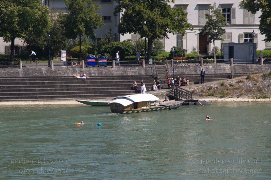 Schweiz. Basel. Fähre auf dem Fluss Rhein
2. 8. 2011. Schweiz. Basel. Fähre auf dem Fluss Rhein. Boote. Schiffe
Schlüsselwörter: 2011;Basel;Basilea;Boote;Bâle;Fluss;Rhein;Schiffe;Schweiz;Switzerland