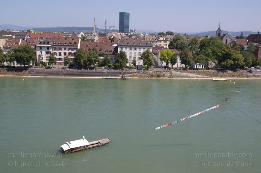 Schweiz. Basel. Fähre auf dem Fluss Rhein
2. 8. 2011. Schweiz. Basel. Fähre auf dem Fluss Rhein. Boote. Schiffe
Schlüsselwörter: 2011;Basel;Basilea;Boote;Bâle;Fluss;Rhein;Schiffe;Schweiz;Switzerland