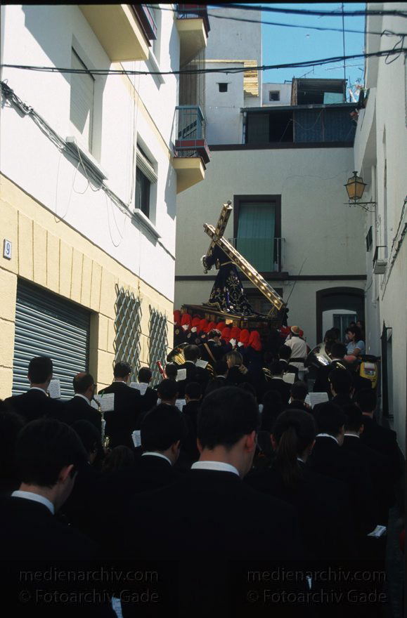 Spanien. Almunecar. Semana Santa. Religiöse Prozession.
März 1997. Spanien. Andalusien - Spain. Andalusia. - España Andalucía. Almunecar. Semana Santa. Religiöse Prozession zur Osterzeit. Katholizismus.
Schlüsselwörter: Almunecar;Andalucía;Andalusia;Andalusien;Costa del Sol;España;Ostern;Prozession;Religion;Semana Santa;Spain;1997;Spanien