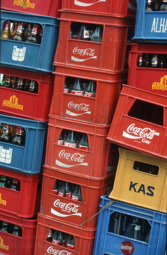 Spanien. Andalusien. Getränkekisten. Coca Cola
März 1997. Spanien. Andalusien - Spain. Andalusia. - España Andalucía. Almunecar. Getränkekisten. Coca Cola
Schlüsselwörter: Almunecar;Andalucía;Andalusia;Andalusien;Costa del Sol;España;Spain;Spanien;Getränkekisten;Limonade;1997;Coca Cola