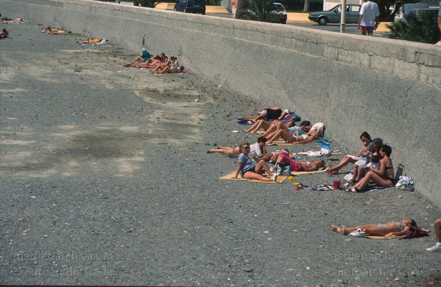 Spanien. Andalusien. Almunecar
März 1997. Spanien. Andalusien - Spain. Andalusia. - España Andalucía. Almunecar. Sonnen am steinigen Strand
Schlüsselwörter: Almunecar;Andalucía;Andalusia;Andalusien;Costa del Sol;España;Spain;Spanien;1997;Strand