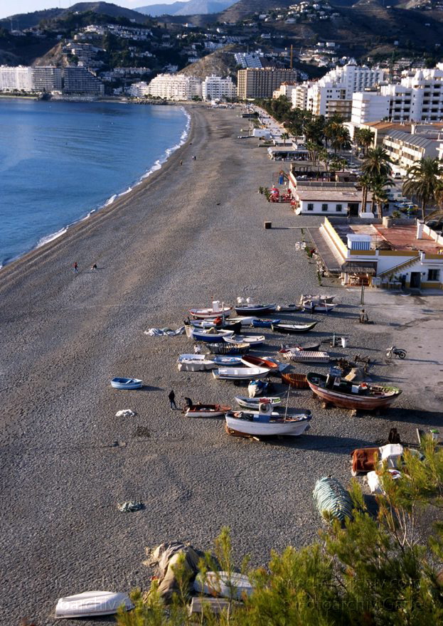 Spanien. Almunecar. Mittelmeer. Am Strand.
November 2000. Spanien. Andalusien. Costa del Sol. Almunecar. Strand. Mittelmeer. Fischerboote
Schlüsselwörter: Almunecar;Andalusien;Costa del Sol;Meer;Spain;Spanien;Strand;Boot;Fischerboot;2000;Mittelmeer