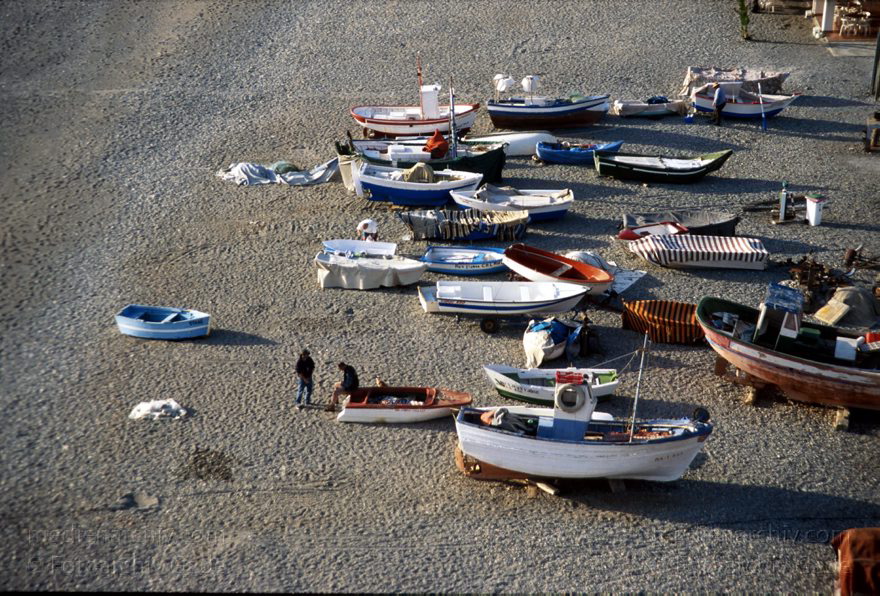 Spanien. Almunecar. Fischerboote am Strand
November 2000. Spanien. Andalusien. Costa del Sol. Almunecar. Fischerboote am Strand
Schlüsselwörter: Almunecar;Andalusien;Boot;Costa del Sol;Meer;Spain;Spanien;Strand;2000;Fischerboot