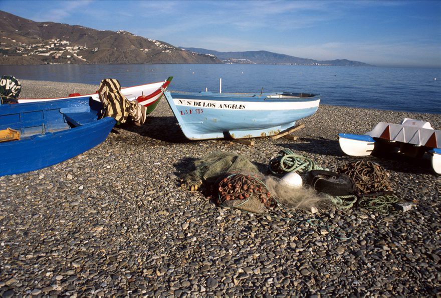Spanien. Almunecar. Fischerboote am Strand
November 2000. Spanien. Andalusien. Costa del Sol. Almunecar. Fischerboote am Strand. Mittelmeer
Schlüsselwörter: Almunecar;Andalusien;Boot;Costa del Sol;Meer;Spain;Spanien;2000;Strand