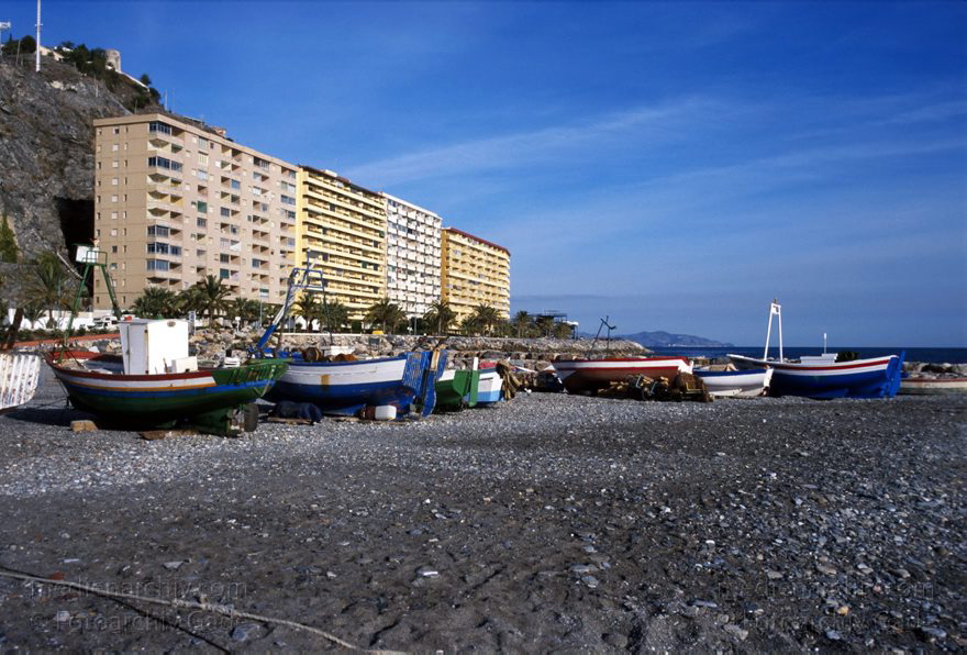 Spanien. Almunecar. Fischerboote am Strand
November 2000. Spanien. Andalusien. Costa del Sol. Almunecar. Fischerboote am Strand
Schlüsselwörter: Almunecar;Andalusien;Boot;Costa del Sol;Meer;Spain;Spanien;2000;Strand