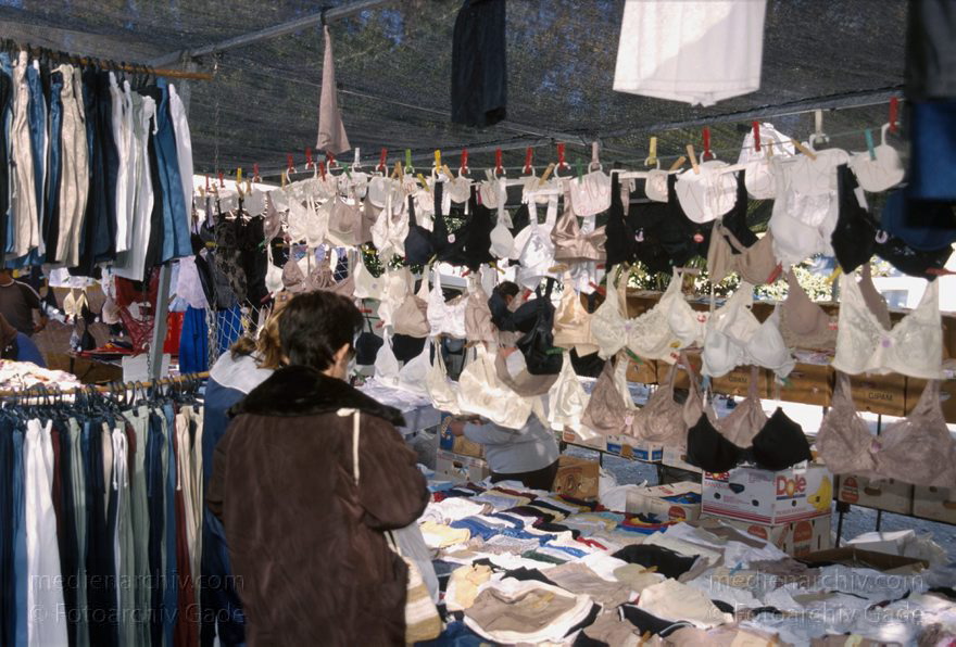 Spanien. Almunecar. Markt
November 2000. Spanien. Andalusien. Costa del Sol. Almunecar. Markt. Damenunterwäsche
Schlüsselwörter: Almunecar;Andalusien;Costa del Sol;Spain;Spanien;Markt;2000;Kleidung