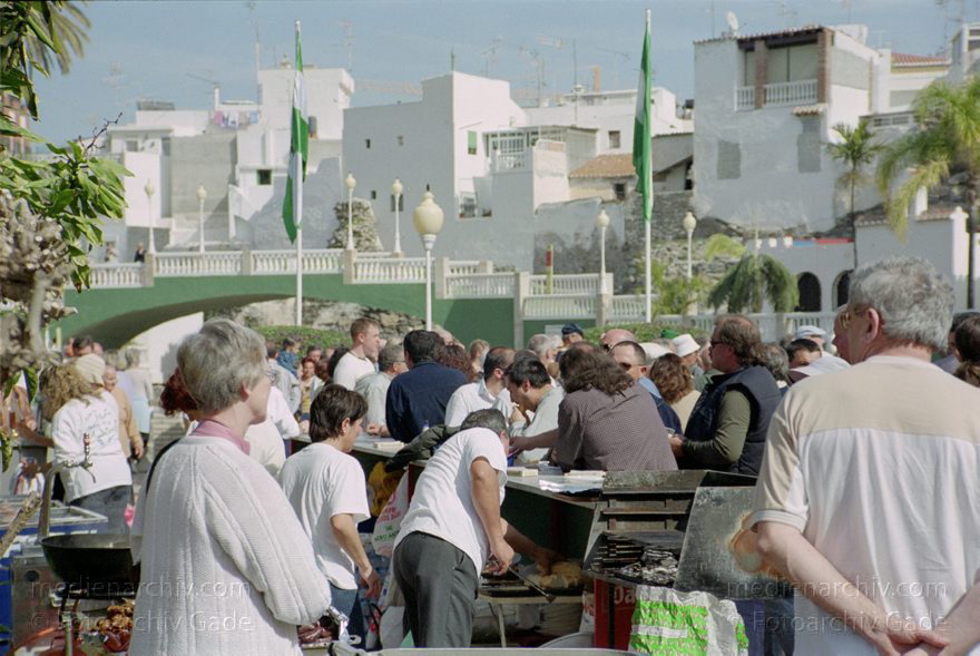 Spanien. Almunecar. Dia de Andalucia. Feier
28. 2. 2002. Spanien. Andalusien. Costa del Sol. Almunecar. Dia de Andalucia (Andalusientag) - Feierlichkeiten mit Flamenco - Tanz  und Bewirtung im Parque El Majuelo
Schlüsselwörter: Almunecar;Andalusien;Andalusientag;Costa del Sol;Feierlichkeiten;Flamenco;Spain;2002;Spanien