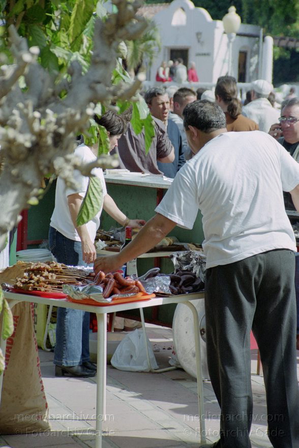 Spanien. Andalusien. Almunecar
28. 2. 2002. Spanien. Andalusien. Costa del Sol. Almunecar. Dia de Andalucia (Andalusientag) - Feierlichkeiten mit Flamenco - Tanz  und Bewirtung im Parque El Majuelo
Schlüsselwörter: Almunecar;Andalusien;Andalusientag;Costa del Sol;Feierlichkeiten;Flamenco;Spain;2002;Spanien
