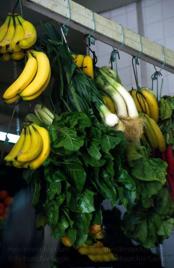 Spanien. Andalusien. Almunecar
1997, Spanien, Andalusien, Costa del Sol, Markt in Almunecar. Obst und Gemüstand mit Bananen.
Schlüsselwörter: Almunecar;Andalusien;Bananen;Costa del Sol;Fisch;Markt;Obst;Spain;1997;Spanien