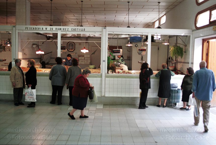 Spanien. Andalusien. Almunecar. Markt
November 2000. Spanien. Andalusien. Markt in Almunecar
Schlüsselwörter: Almunecar;Andalusien;Costa del Sol;Fisch;Spain;Spanien;2000;Markt