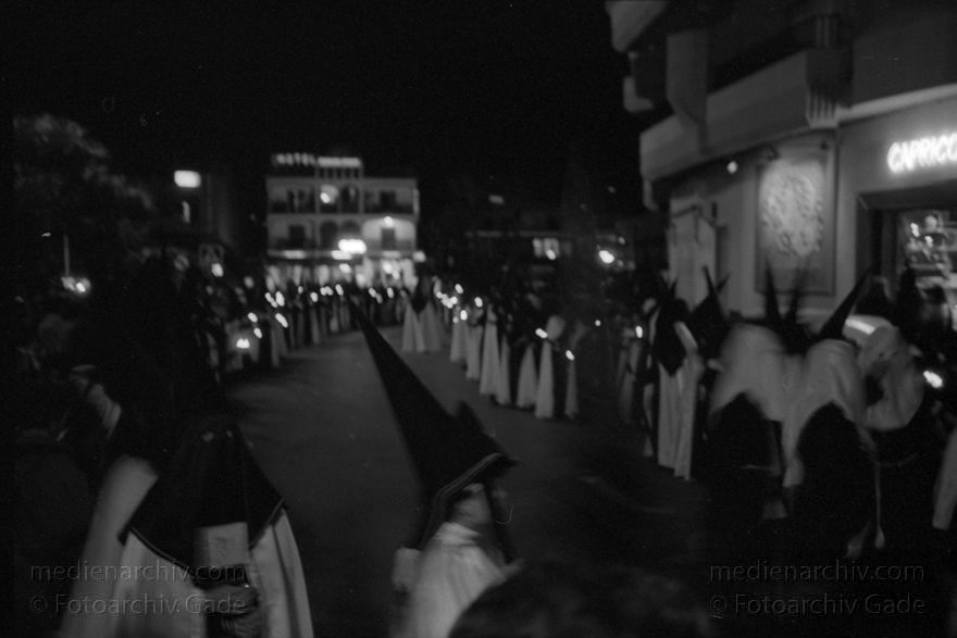 Spanien. Almunecar. Semana Santa. Religiöse Prozession.
März 1997. Spanien. Andalusien. Almunecar. Semana Santa. Heilige Woche (Palmsonntag bis Ostersonntag) - Spain. Andalusia. España. Andalucía.
Schlüsselwörter: Almunecar;Andalucía;Andalusia;Andalusien;Costa del Sol;Espana;España;Prozession;Religion;Semana Santa;Spain;1997;Spanien