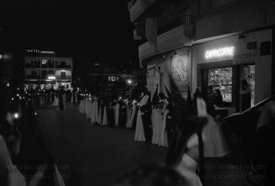 Spanien. Almunecar. Semana Santa. Religiöse Prozession.
März 1997. Spanien. Andalusien. Almunecar. Semana Santa. Heilige Woche (Palmsonntag bis Ostersonntag) - Spain. Andalusia. España. Andalucía.
Schlüsselwörter: Almunecar;Andalucía;Andalusia;Andalusien;Costa del Sol;Espana;España;Prozession;Religion;Semana Santa;Spain;1997;Spanien