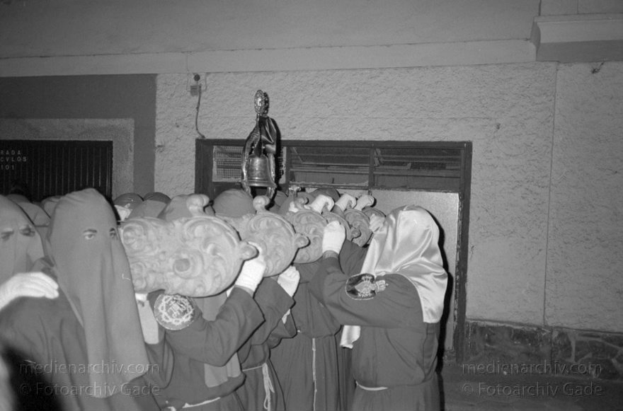 Spanien. Almunecar. Semana Santa. Religiöse Prozession.
März 1997. Spanien. Andalusien. Almunecar. Semana Santa. Heilige Woche (Palmsonntag bis Ostersonntag) - Spain. Andalusia. España. Andalucía.
Schlüsselwörter: Almunecar;Andalucía;Andalusia;Andalusien;Costa del Sol;Espana;España;Prozession;Religion;Semana Santa;Spain;1997;Spanien