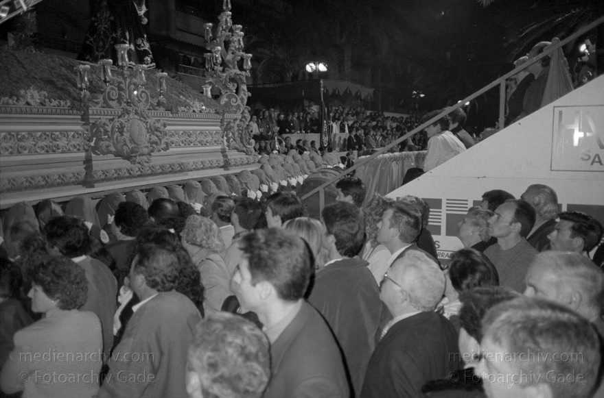 Spanien. Almunecar. Semana Santa. Religiöse Prozession.
März 1997. Spanien. Andalusien. Almunecar. Semana Santa. Heilige Woche (Palmsonntag bis Ostersonntag) - Spain. Andalusia. España. Andalucía.
Schlüsselwörter: Almunecar;Andalucía;Andalusia;Andalusien;Costa del Sol;Espana;España;Prozession;Religion;Semana Santa;Spain;1997;Spanien