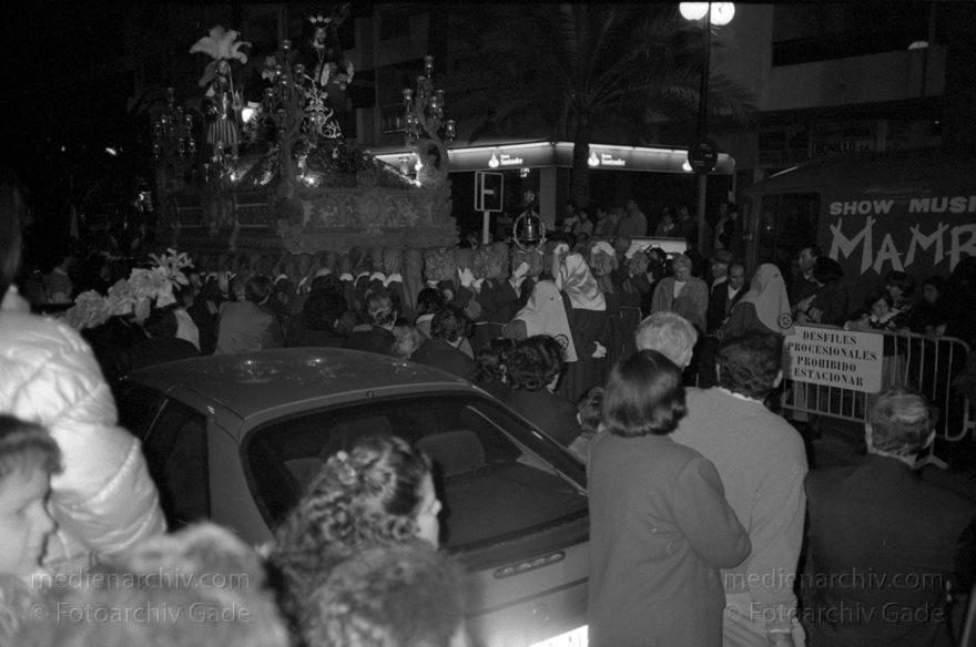 Spanien. Almunecar. Semana Santa. Religiöse Prozession.
März 1997. Spanien. Andalusien. Almunecar. Semana Santa. Heilige Woche (Palmsonntag bis Ostersonntag) - Spain. Andalusia. España. Andalucía.
Schlüsselwörter: Almunecar;Andalucía;Andalusia;Andalusien;Costa del Sol;Espana;España;Prozession;Religion;Semana Santa;Spain;1997;Spanien