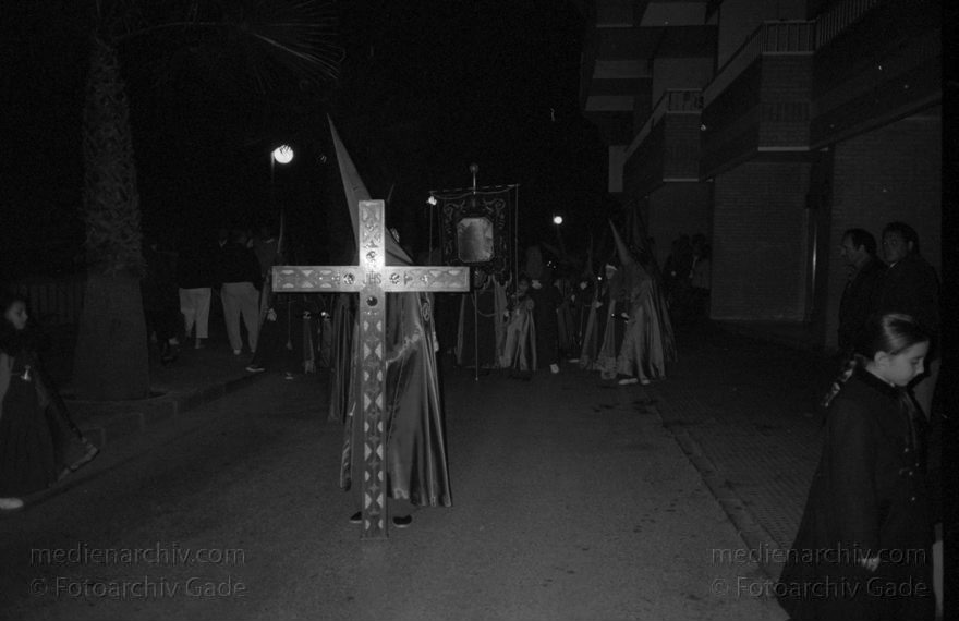 Spanien. Almunecar. Semana Santa. Religiöse Prozession.
März 1997. Spanien. Andalusien. Almunecar. Semana Santa. Heilige Woche (Palmsonntag bis Ostersonntag) - Spain. Andalusia. España. Andalucía.
Schlüsselwörter: Almunecar;Andalucía;Andalusia;Andalusien;Costa del Sol;Espana;España;Prozession;Religion;Semana Santa;Spain;1997;Spanien