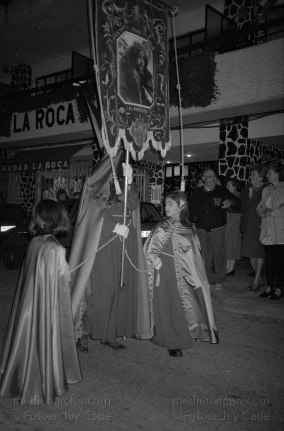 Spanien. Almunecar. Semana Santa. Religiöse Prozession.
März 1997. Spanien. Andalusien. Almunecar. Semana Santa. Heilige Woche (Palmsonntag bis Ostersonntag) - Spain. Andalusia. España. Andalucía.
Schlüsselwörter: Almunecar;Andalucía;Andalusia;Andalusien;Costa del Sol;Espana;España;Prozession;Religion;Semana Santa;Spain;1997;Spanien