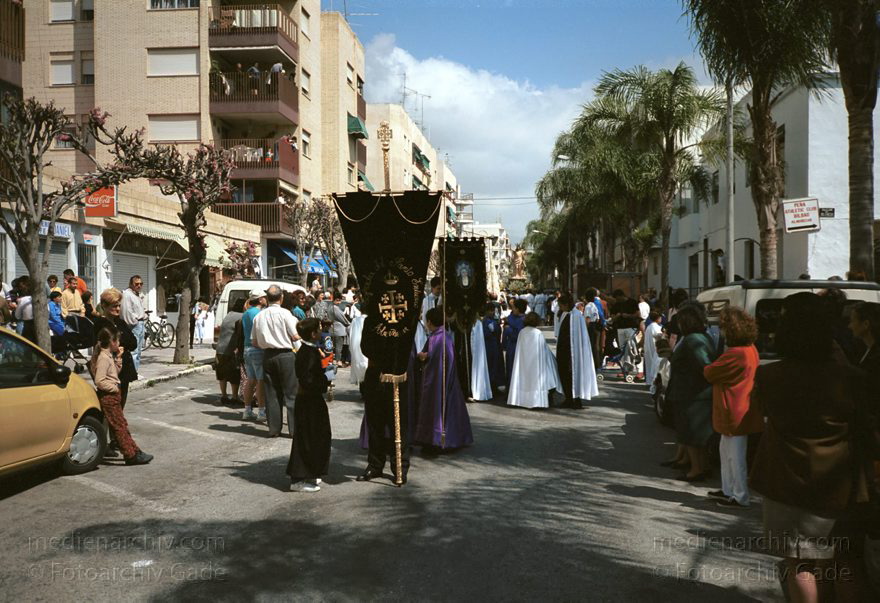 Spanien. Almunecar. Semana Santa. Religiöse Prozession.
März 1993. Spanien. Andalusien. Semana Santa in Almunecar. Prozession. Umzug. Viele Teilnehmer tragen Umhänge mit spitzen Kapuzen.
Schlüsselwörter: Almunecar;Andalusien;Costa del Sol;Prozession;Semana Santa;Spain;1993;Spanien