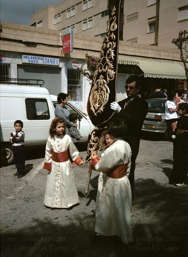 Spanien. Almunecar. Semana Santa. Religiöse Prozession.
März 1993. Spanien. Andalusien. Semana Santa in Almunecar. Prozession. Umzug. Viele Teilnehmer tragen Umhänge mit spitzen Kapuzen.
Schlüsselwörter: Almunecar;Andalusien;Costa del Sol;Prozession;Semana Santa;Spain;1993;Spanien