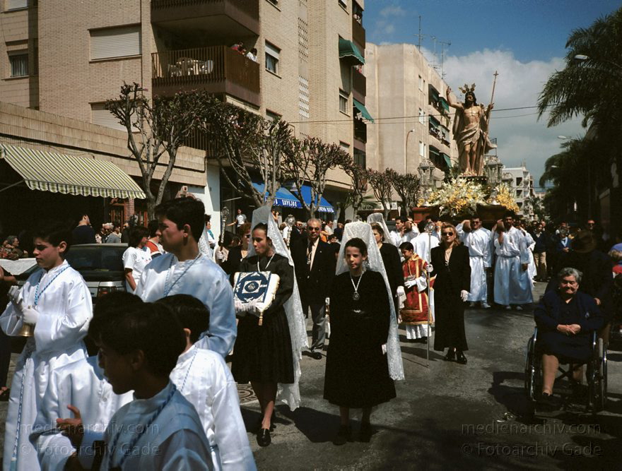 Spanien. Almunecar. Semana Santa. Religiöse Prozession.
März 1993. Spanien. Andalusien. Semana Santa in Almunecar. Prozession. Umzug. Viele Teilnehmer tragen Umhänge mit spitzen Kapuzen.
Schlüsselwörter: Almunecar;Andalusien;Costa del Sol;Prozession;Semana Santa;Spain;1993;Spanien