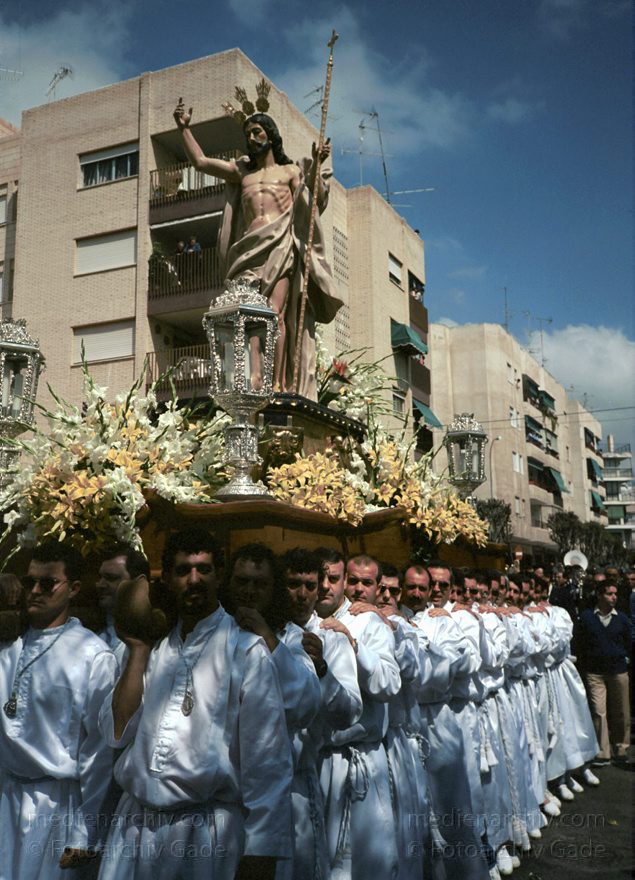 Spanien. Almunecar. Semana Santa. Religiöse Prozession.
März 1993. Spanien. Andalusien. Semana Santa in Almunecar. Prozession. Umzug. Viele Teilnehmer tragen Umhänge mit spitzen Kapuzen.
Schlüsselwörter: Almunecar;Andalusien;Costa del Sol;Prozession;Semana Santa;Spain;1993;Spanien