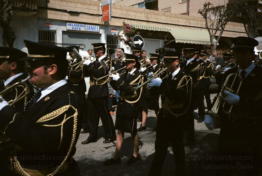 Spanien. Almunecar. Semana Santa. Religiöse Prozession.
März 1993. Spanien. Andalusien. Semana Santa in Almunecar. Prozession. Umzug. Viele Teilnehmer tragen Umhänge mit spitzen Kapuzen.
Schlüsselwörter: Almunecar;Andalusien;Costa del Sol;Prozession;Semana Santa;Spain;1993;Spanien