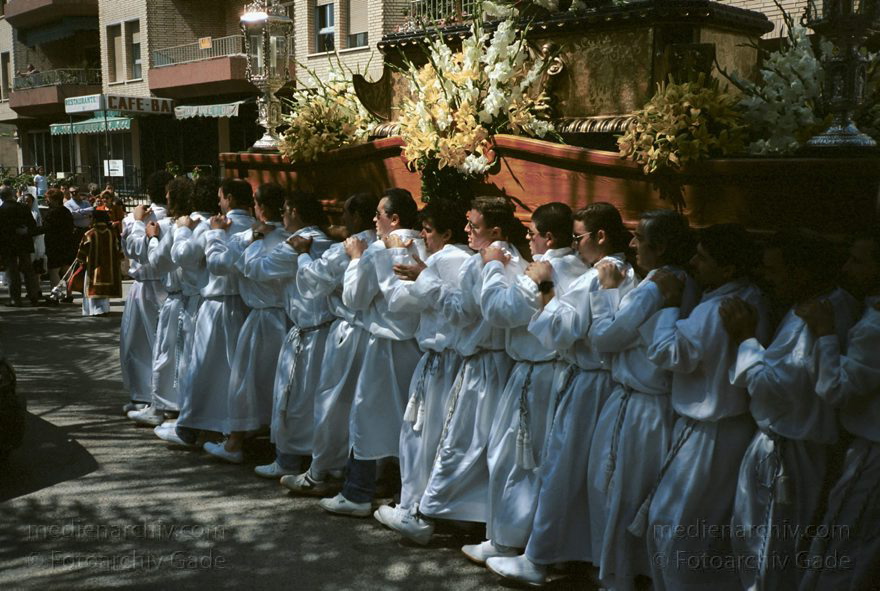 Spanien. Almunecar. Semana Santa. Religiöse Prozession.
März 1993. Spanien. Andalusien. Semana Santa in Almunecar. Prozession. Umzug. Viele Teilnehmer tragen Umhänge mit spitzen Kapuzen.
Schlüsselwörter: Almunecar;Andalusien;Costa del Sol;Prozession;Semana Santa;Spain;1993;Spanien