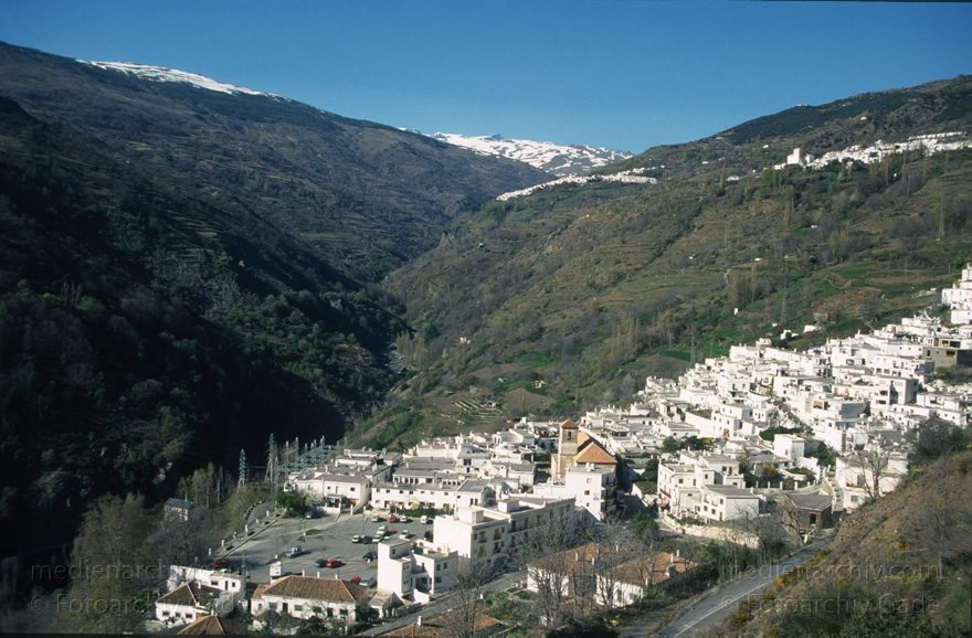 Spanien. Andalusien. Alpujarras
März 1997. Spanien. Andalusien - Spain. Andalusia. - España Andalucía. Gebirgsregion Alpujarras  größtenteils in der Provinz Granada. Weisse Dörfer - weisses Dorf.
Schlüsselwörter: Alpujarras;Andalucía;Andalusia;Andalusien;Berge;España;Gebirge;Spain;1997;Spanien
