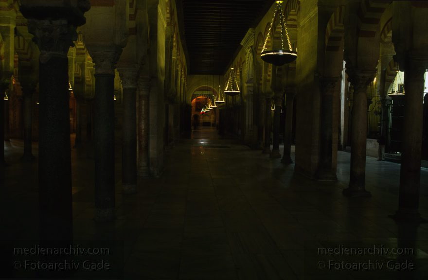 Spanien. Andalusien. Cordoba
März 1997. Spanien. Andalusien. Cordoba. - Spain. Andalusia. Córdoba  - España. Andalucía. Mezquita de Córdoba. Große Moschee von Córdoba. 1236, im Jahr, in dem Ferdinand III. von Kastilien Córdoba von den Mauren zurückeroberte, wurde die Moschee zur christlichen Kirche geweiht.
Schlüsselwörter: Andalucía;Andalusia;Andalusien;Cordoba;Córdoba;España;Kirche;Mezquita;Moschee;Spain;Spanien;1997;Säulen