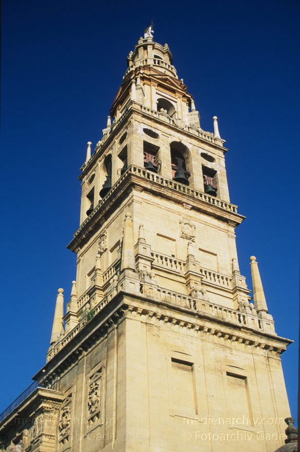 Spanien. Andalusien. Cordoba
März 1997. Spanien. Andalusien. Cordoba. - Spain. Andalusia. Córdoba  - España. Andalucía. Mezquita de Córdoba. Große Moschee von Córdoba. 1236, im Jahr, in dem Ferdinand III. von Kastilien Córdoba von den Mauren zurückeroberte, wurde die Moschee zur christlichen Kirche geweiht. Zum Glockenturm umgebautes Minarett.
Schlüsselwörter: Andalucía;Andalusia;Andalusien;Cordoba;Córdoba;España;Spain;1997;Spanien