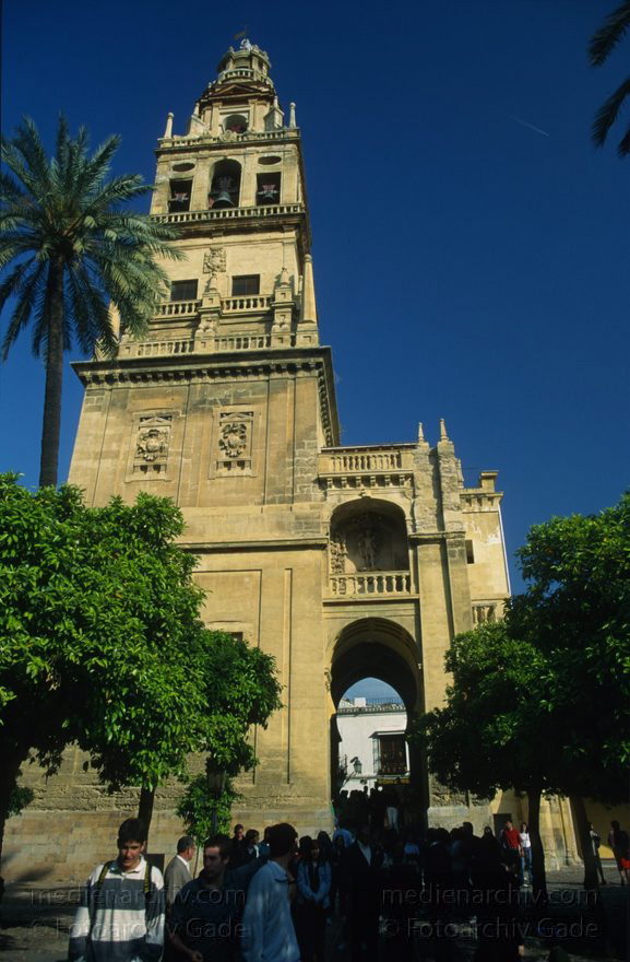 Spanien. Andalusien. Cordoba
März 1997. Spanien. Andalusien. Cordoba. - Spain. Andalusia. Córdoba  - España. Andalucía. Mezquita de Córdoba. Große Moschee von Córdoba. 1236, im Jahr, in dem Ferdinand III. von Kastilien Córdoba von den Mauren zurückeroberte, wurde die Moschee zur christlichen Kirche geweiht. Zum Glockenturm umgebautes Minarett.
Schlüsselwörter: Andalucía;Andalusia;Andalusien;Cordoba;Córdoba;España;Spain;1997;Spanien