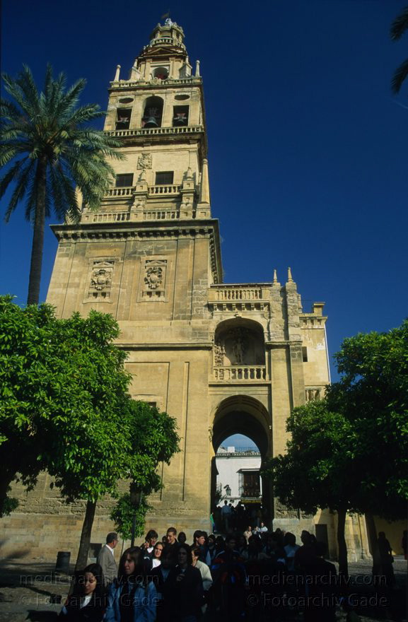 Spanien. Andalusien. Cordoba
März 1997. Spanien. Andalusien. Cordoba. - Spain. Andalusia. Córdoba  - España. Andalucía. Mezquita de Córdoba. Große Moschee von Córdoba. 1236, im Jahr, in dem Ferdinand III. von Kastilien Córdoba von den Mauren zurückeroberte, wurde die Moschee zur christlichen Kirche geweiht. Zum Glockenturm umgebautes Minarett.
Schlüsselwörter: Andalucía;Andalusia;Andalusien;Cordoba;Córdoba;España;Spain;1997;Spanien