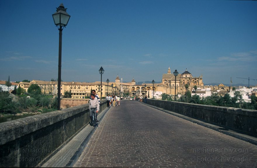 Spanien. Andalusien. Cordoba
März 1997. Spanien. Andalusien. Cordoba. - Spain. Andalusia. Córdoba  - España. Andalucía. Römische Brücke über den Fluss Guadalquivir.
Schlüsselwörter: Andalucía;Andalusia;Andalusien;Brücke;Cordoba;Córdoba;España;Guadalquivir;Spain;1997;Spanien