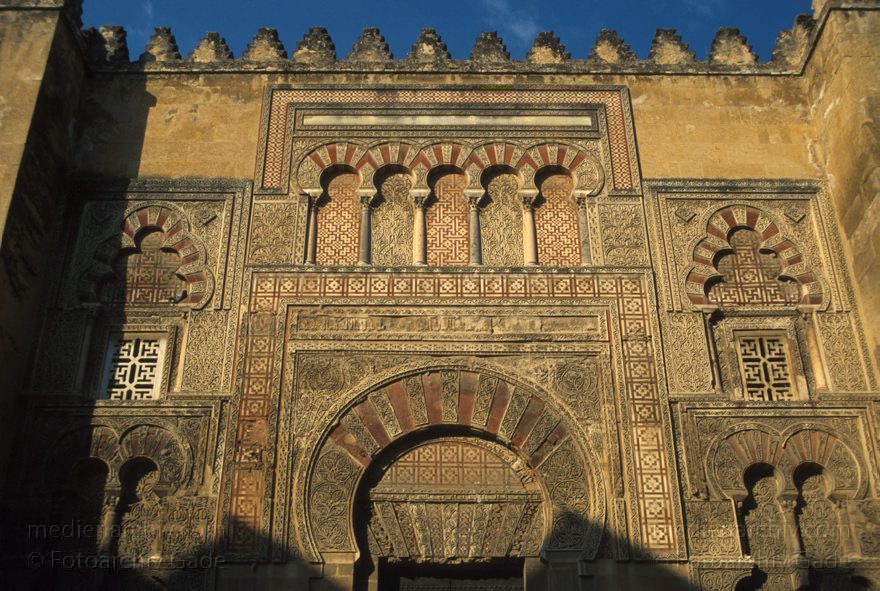 Spanien. Andalusien. Cordoba
"März 1997. Spanien. Andalusien. Córdoba. Mezquita. Ehemals ""Wald der tausend Säulen"" genannt. Nach 1236 ließen Christenkönige nach und nach Säulen abreißen und mitten in der Moschee eine Kathedrale bauen."
Schlüsselwörter: Cordoba;Mezquita;Spain;Andalusien;Spanien