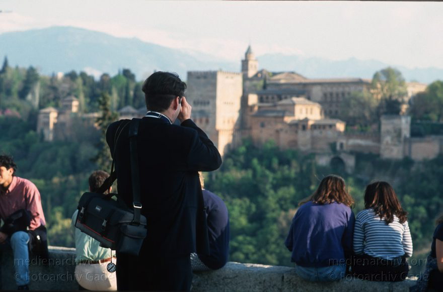 Spanien. Andalusien. Granada
März 1997. Spanien. Andalusien. Granada. - Spain. Andalusia. Granada liegt am Fuß der Sierra Nevada . - España Andalucía Granada
Schlüsselwörter: Andalucía;Andalusia;Andalusien;Córdoba;España;Granada;Spain;1997;Spanien