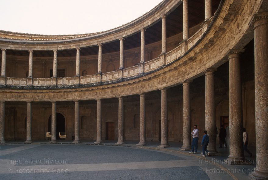 Spanien. Andalusien. Granada. Alhambra
März 1997. Spanien. Andalusien. Granada. Alhambra. Rundhof des Palast Karls V.
Schlüsselwörter: Alhambra;Andalusien;Granada;Spain;1997;Spanien