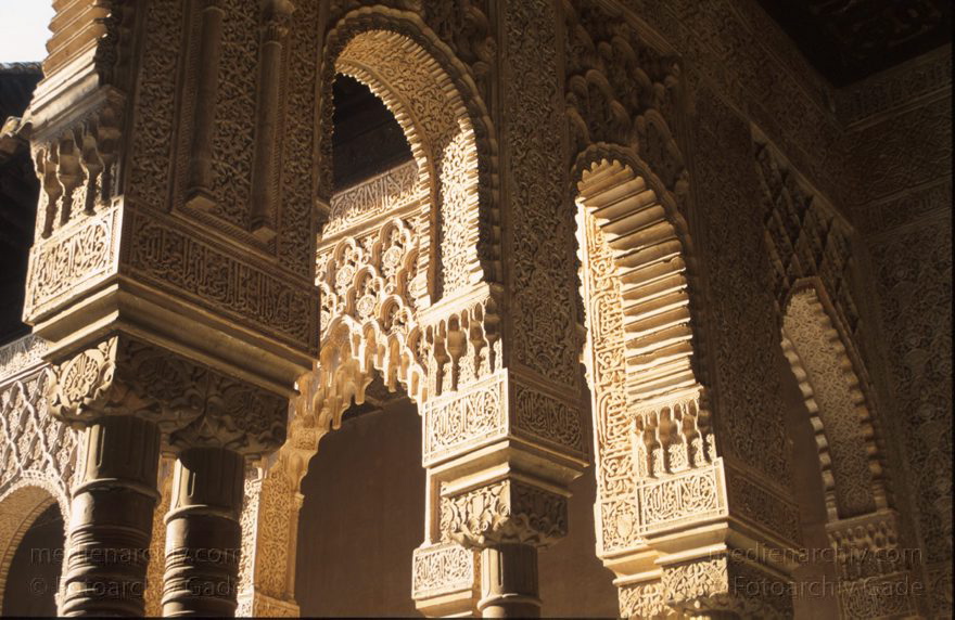 Spanien. Andalusien. Granada. Alhambra
März 1997. Spanien. Andalusien. Granada. Alhambra. Maurische Architektur. Säulen und Bögen mit kunstvollen Ornamenten.
Schlüsselwörter: Alhambra;Andalusien;Granada;maurische;Spain;1997;Spanien