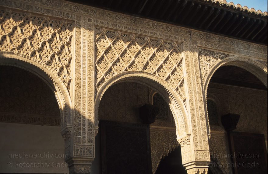 Spanien. Andalusien. Granada. Alhambra
März 1997. Spanien. Andalusien. Granada. Alhambra. Maurische Architektur. Säulen und Bögen mit kunstvollen Ornamenten.
Schlüsselwörter: Alhambra;Andalusien;Granada;maurische;Spain;1997;Spanien