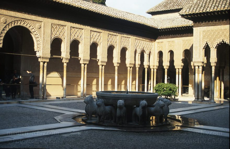 Spanien. Andalusien. Granada. Alhambra
März 1997. Spanien. Andalusien. Granada. Alhambra. Maurische Architektur. Löwenbrunnen.
Schlüsselwörter: Alhambra;Andalusien;Granada;Spain;1997;Spanien