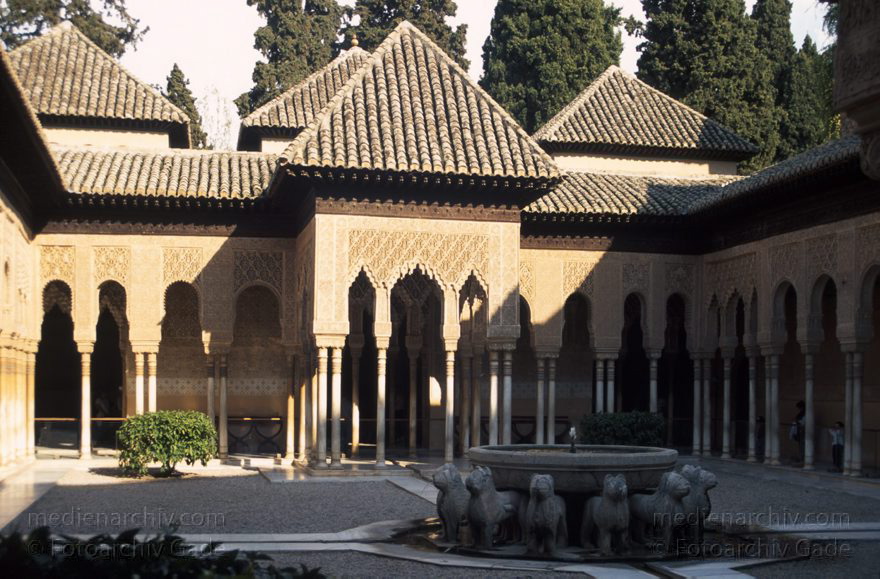 Spanien. Andalusien. Granada. Alhambra
März 1997. Spanien. Andalusien. Granada. Alhambra. Maurische Architektur. Löwenbrunnen.
Schlüsselwörter: Alhambra;Andalusien;Granada;Spain;1997;Spanien