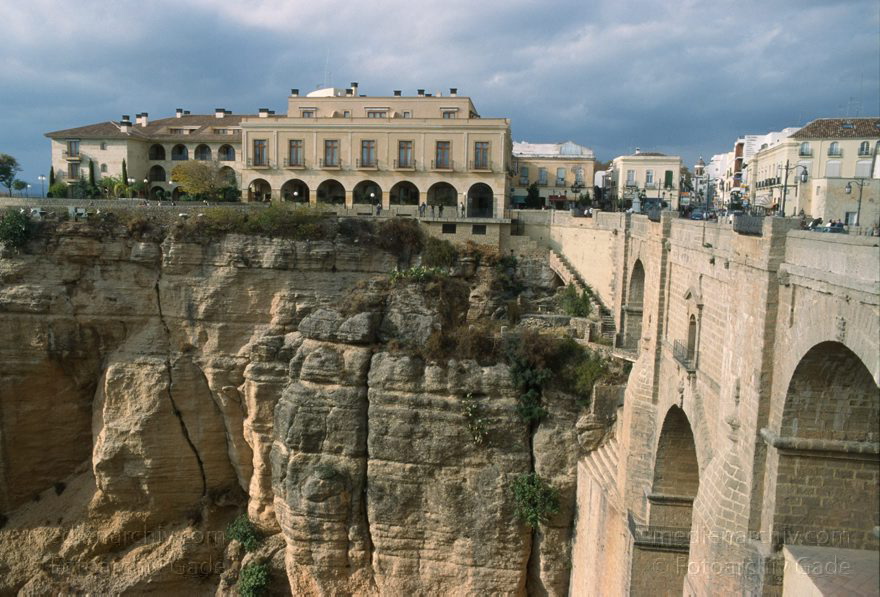 Spanien. Andalusien. Ronda
November 1998. Spanien. Andalusien. Ronda. Kleinstadt in der andalusischen Provinz Málaga.  El Puente Nuevo. Berühmte Brücke. Spain. Andalusia. España. Andalucía.
Schlüsselwörter: Andalucía;Andalusia;Andalusien;El Puente Nuevo;España;Puente Nuevo;Ronda;Spain;1998;Spanien